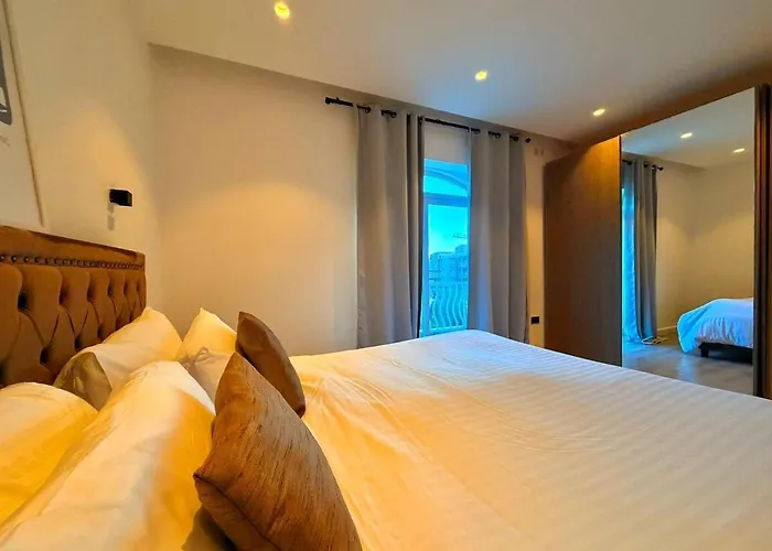 Spacious Townhouse - Private Jacuzzi -swieqi Διαμέρισμα