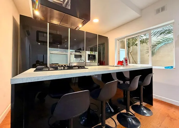 Spacious Townhouse - Private Jacuzzi -swieqi *