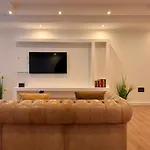 Spacious Townhouse - Private Jacuzzi -swieqi Daire Is-Swieqi