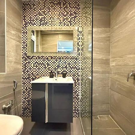 Apartament Spacious Townhouse - Private Jacuzzi -swieqi *