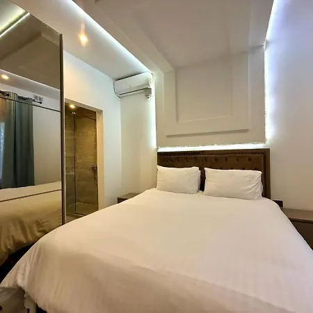 Spacious Townhouse - Private Jacuzzi -swieqi 公寓