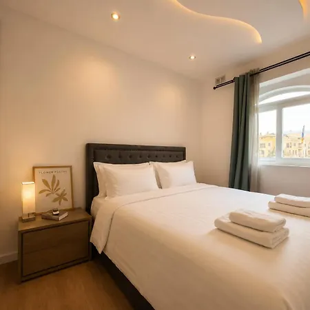 Daire Spacious Townhouse - Private Jacuzzi -swieqi