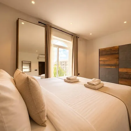 Spacious Townhouse - Private Jacuzzi -swieqi *