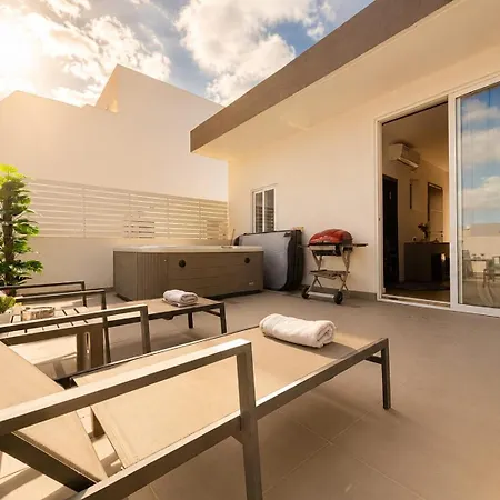Daire Spacious Townhouse - Private Jacuzzi -swieqi