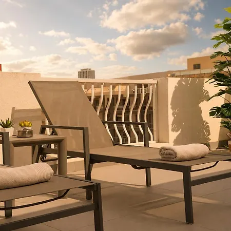 Daire Spacious Townhouse - Private Jacuzzi -swieqi