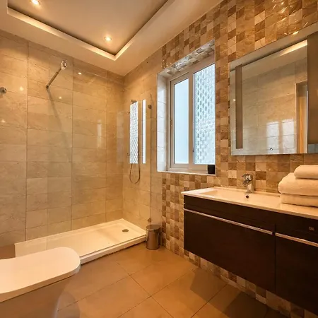 Spacious Townhouse - Private Jacuzzi -swieqi Daire *