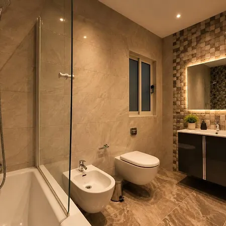 Spacious Townhouse - Private Jacuzzi -swieqi