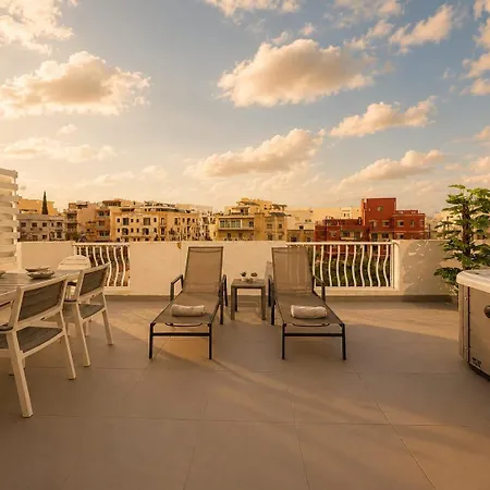 Daire Spacious Townhouse - Private Jacuzzi -swieqi