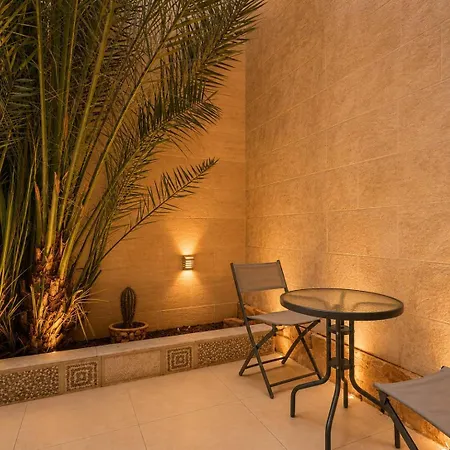 Spacious Townhouse - Private Jacuzzi -swieqi Daire