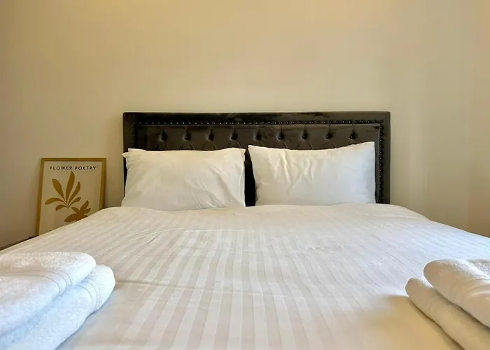 Apartament Spacious Townhouse - Private Jacuzzi -swieqi