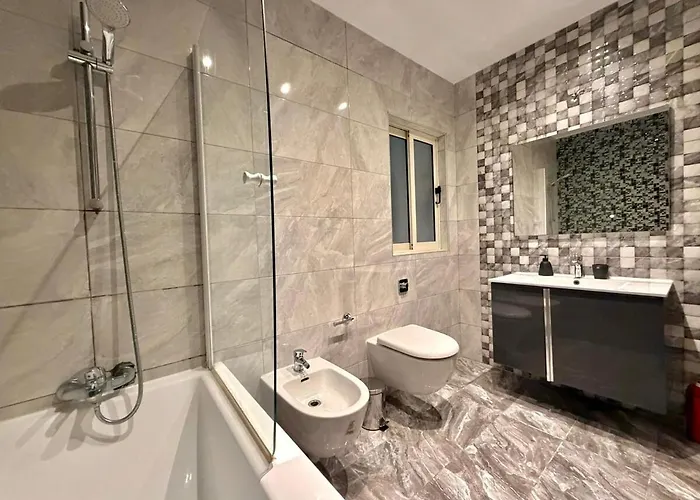 شقة Spacious Townhouse - Private Jacuzzi -swieqi Is-Swieqi