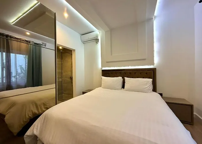 Spacious Townhouse - Private Jacuzzi -swieqi Apartament