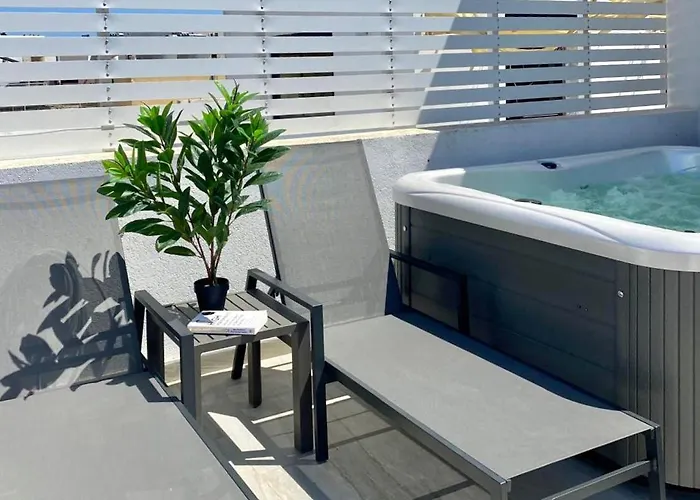 Apartament Spacious Townhouse - Private Jacuzzi -swieqi